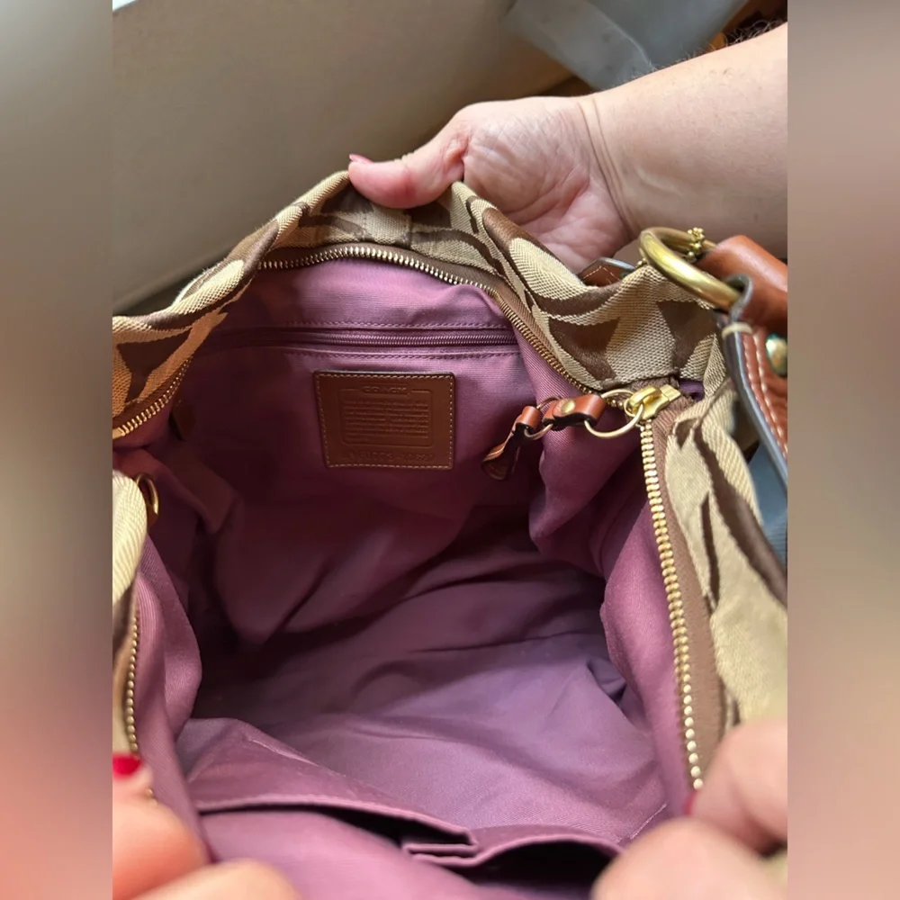 Signature  Coach hobo tote Brown Shoulder Bag - Picture 5 of 9